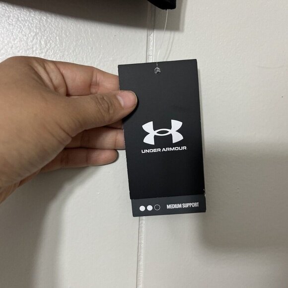 Under Armour Avy Sports Bra Size XS NWT - Picture 3 of 5